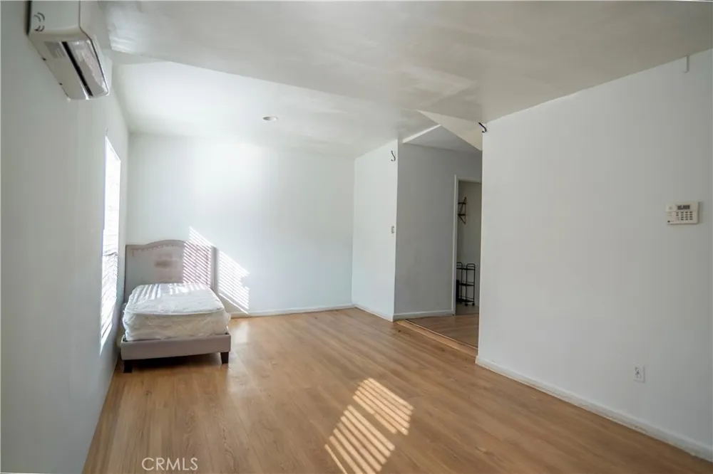14841 Archwood Van Nuys, CA 91405