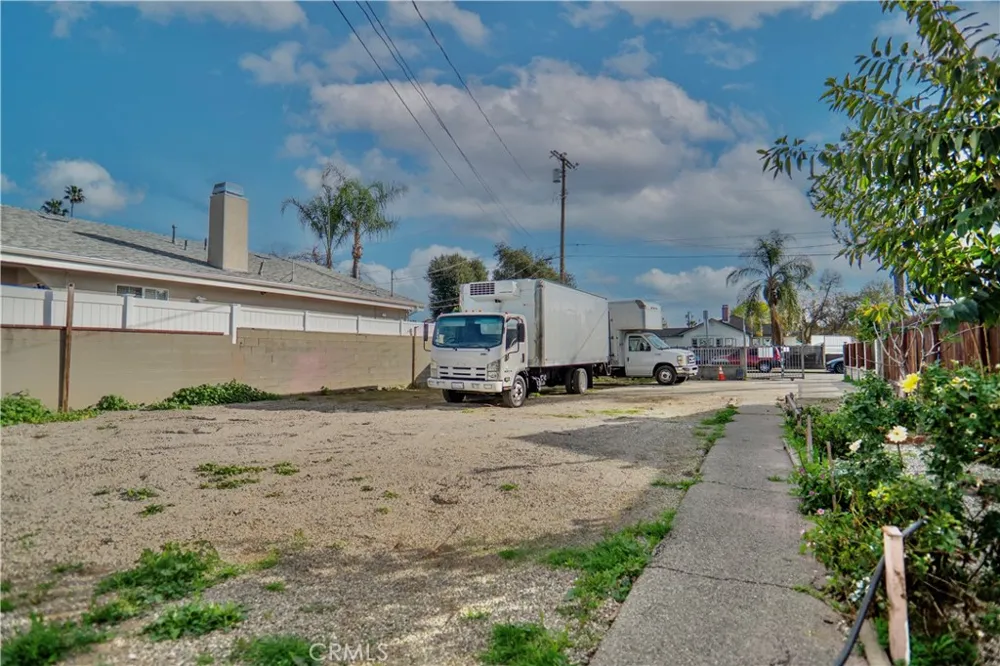 14841 Archwood Van Nuys, CA 91405