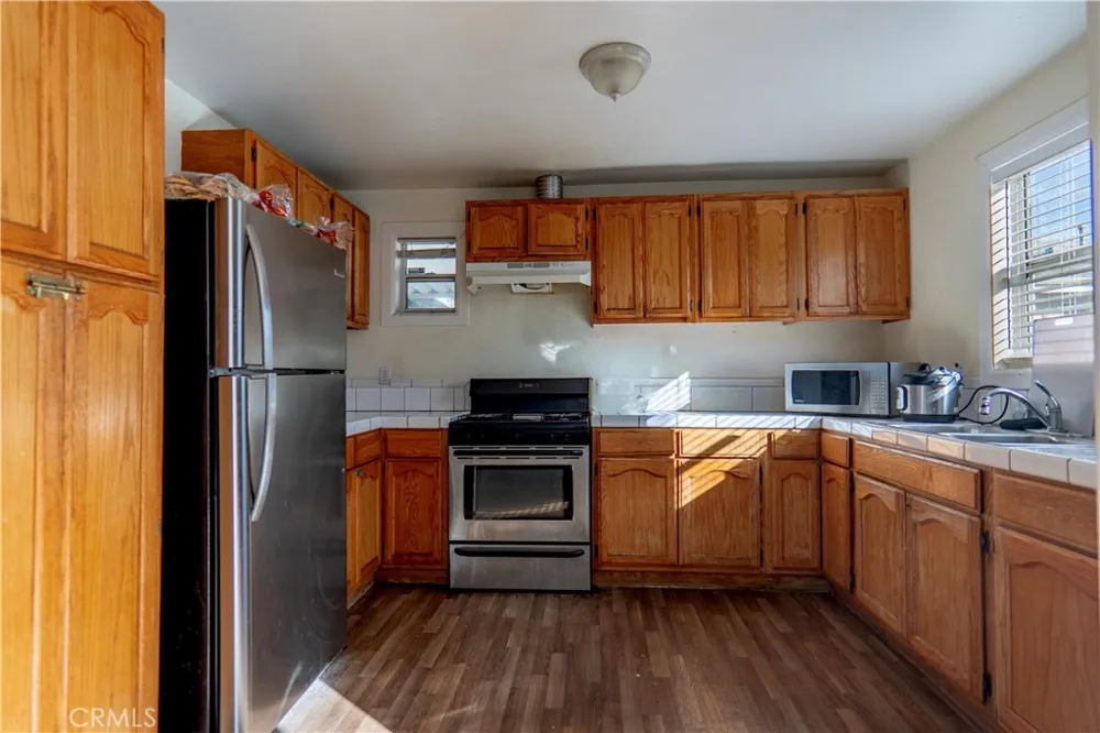 14841 Archwood Van Nuys, CA 91405
