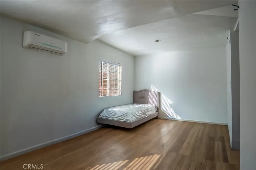 14841 Archwood Van Nuys, CA 91405