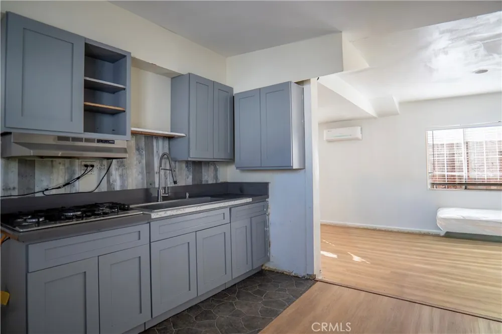 14841 Archwood Van Nuys, CA 91405