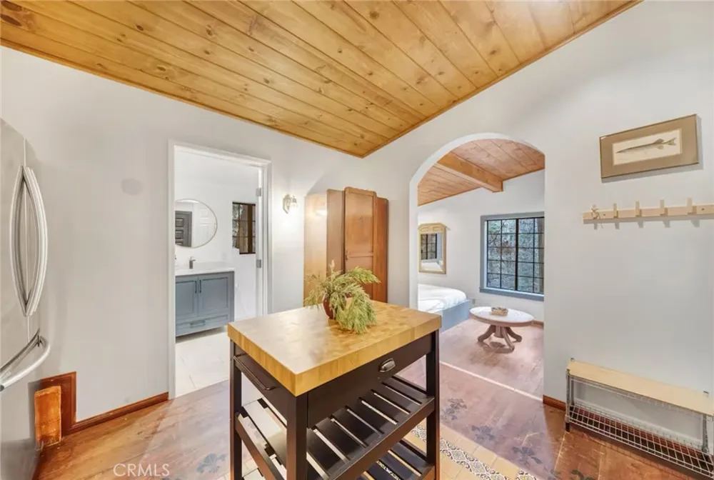 764 Fern Road Lake Arrowhead, CA 92385