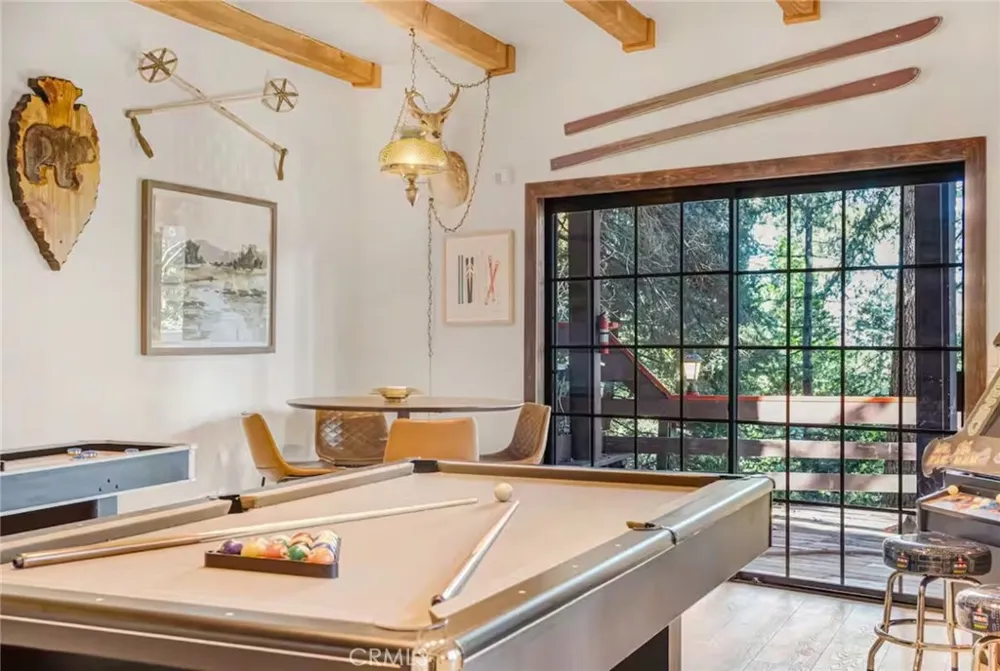 764 Fern Road Lake Arrowhead, CA 92385