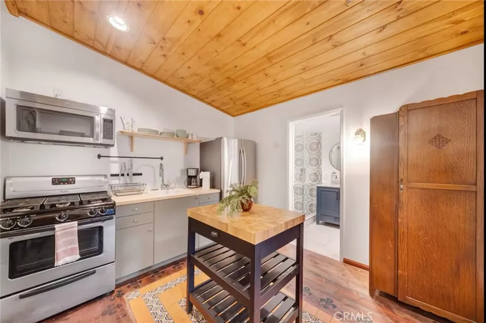 764 Fern Road Lake Arrowhead, CA 92385