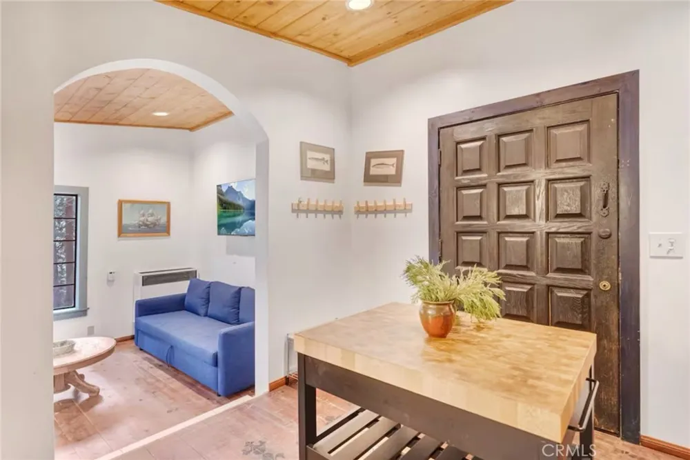 764 Fern Road Lake Arrowhead, CA 92385