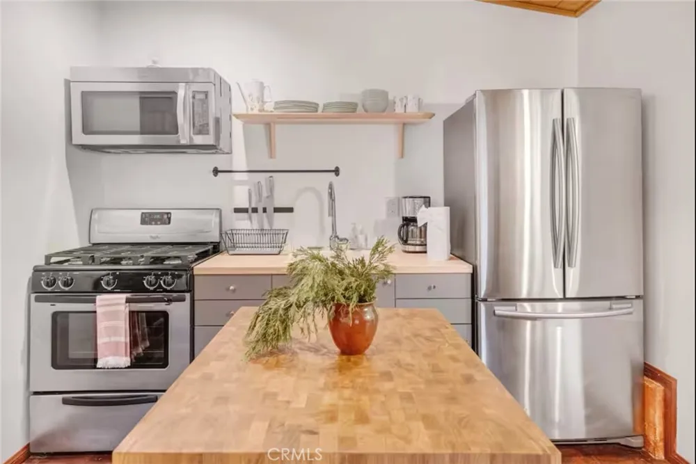 764 Fern Road Lake Arrowhead, CA 92385