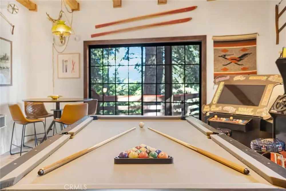 764 Fern Road Lake Arrowhead, CA 92385