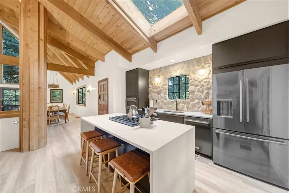 764 Fern Road Lake Arrowhead, CA 92385