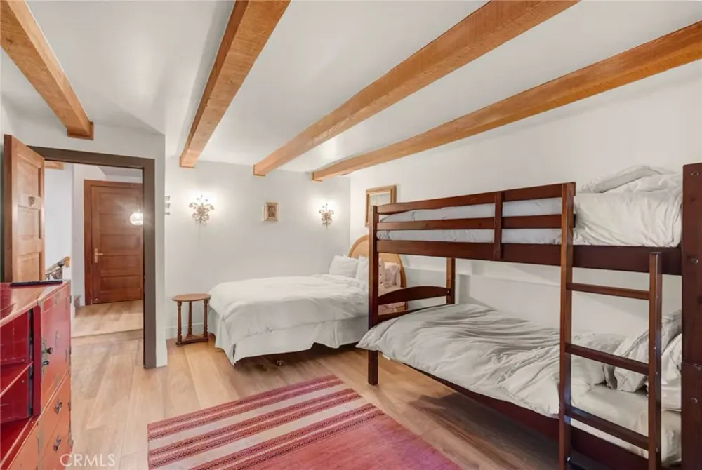 764 Fern Road Lake Arrowhead, CA 92385