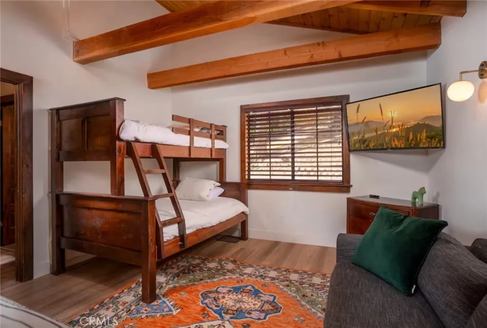 764 Fern Road Lake Arrowhead, CA 92385