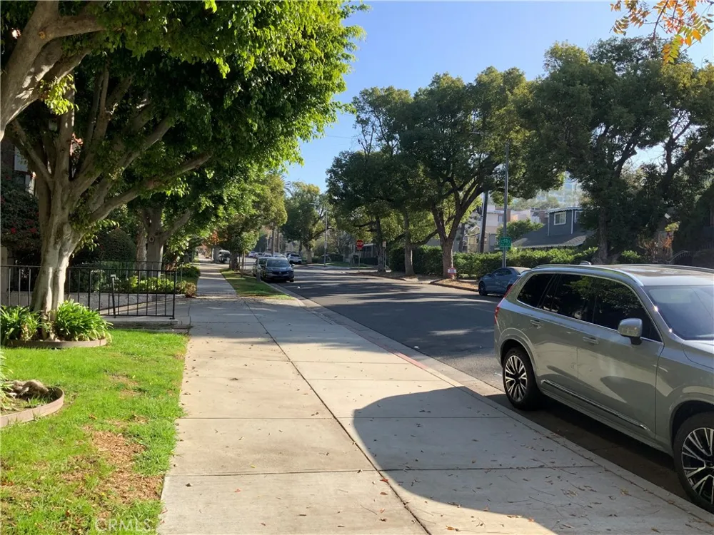 409 Burchett #220 Glendale, CA 91203