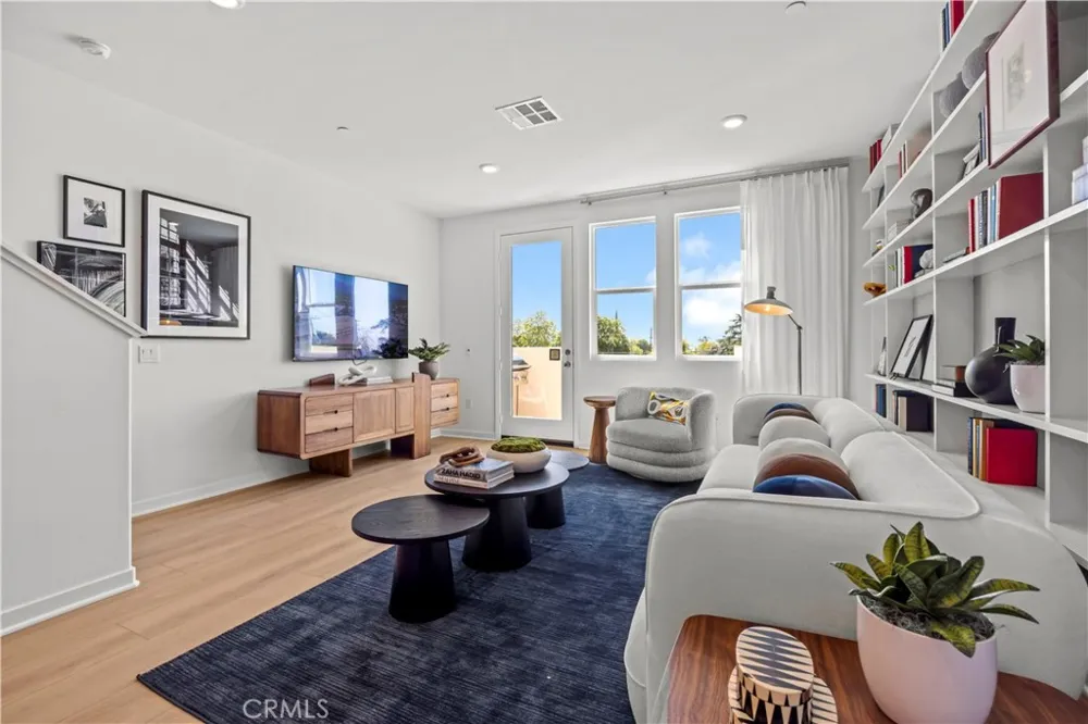 230 Stillwater Lane Claremont, CA 91711