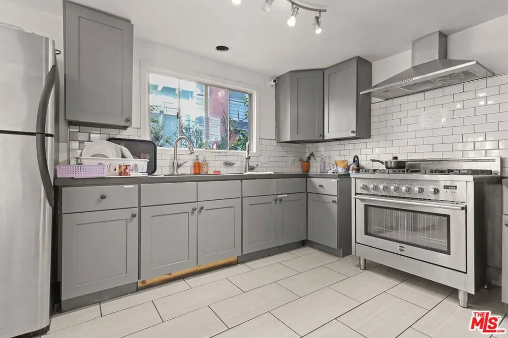 1807 Van Ness Avenue Los Angeles, CA 90028