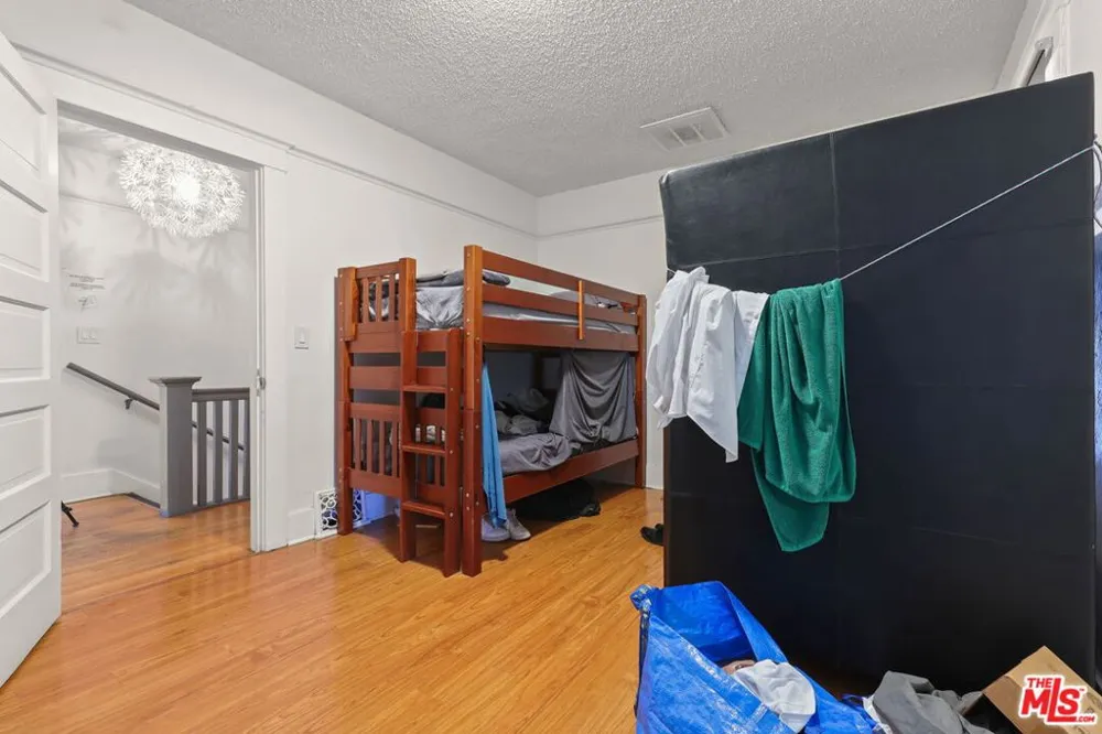 1807 Van Ness Avenue Los Angeles, CA 90028