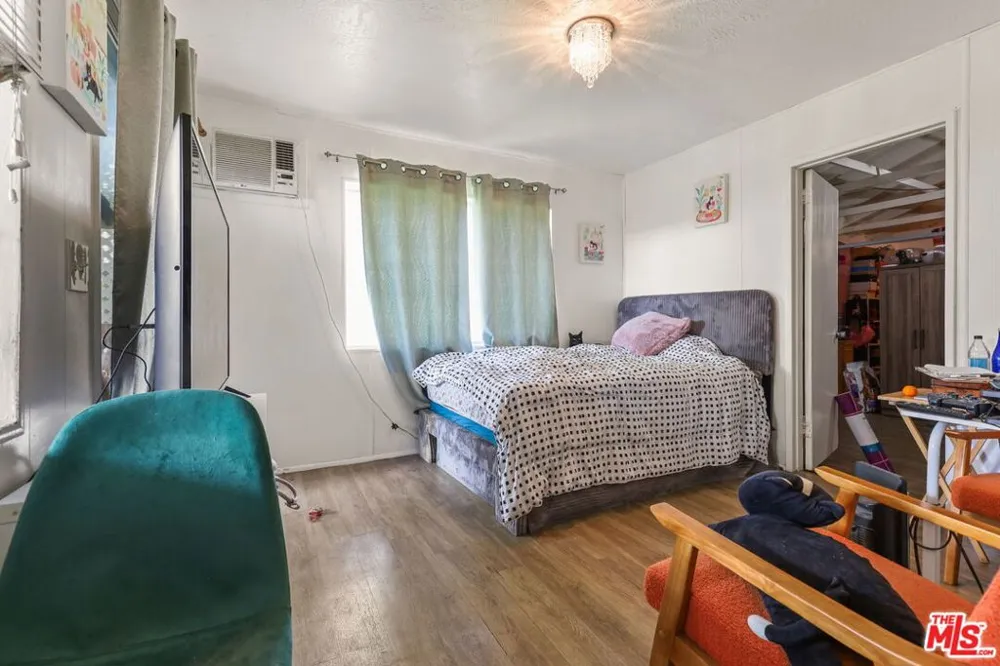 1807 Van Ness Avenue Los Angeles, CA 90028