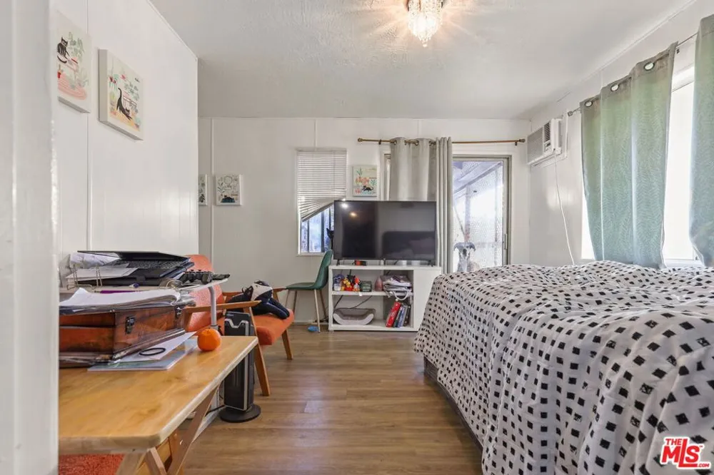 1807 Van Ness Avenue Los Angeles, CA 90028