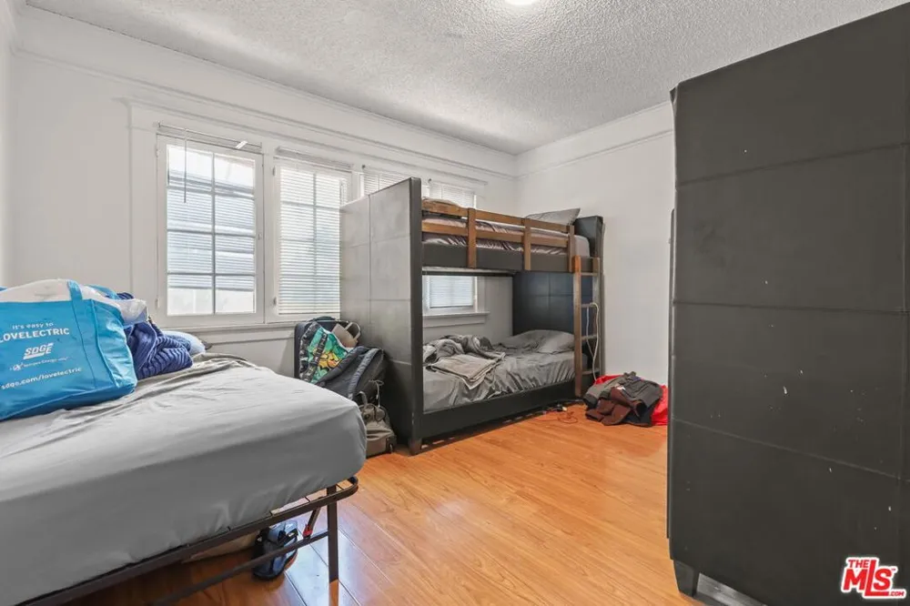 1807 Van Ness Avenue Los Angeles, CA 90028