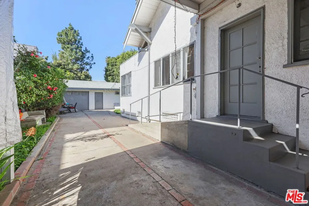 1807 Van Ness Avenue Los Angeles, CA 90028