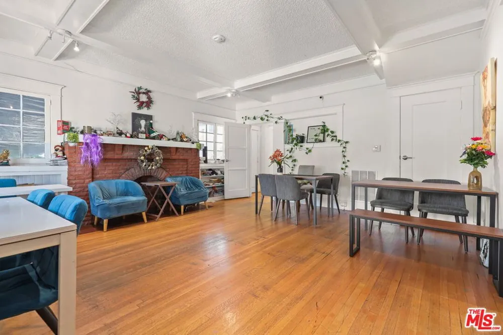 1807 Van Ness Avenue Los Angeles, CA 90028