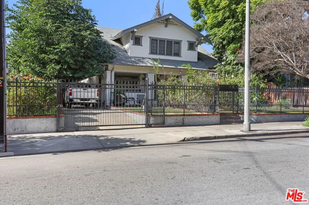 1807 Van Ness Avenue Los Angeles, CA 90028