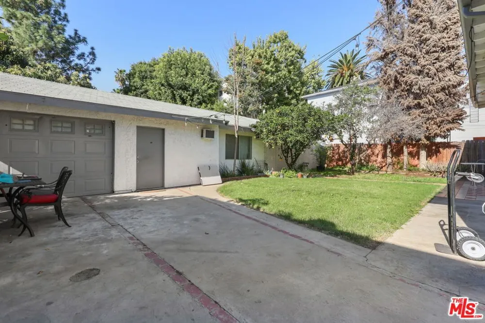 1807 Van Ness Avenue Los Angeles, CA 90028