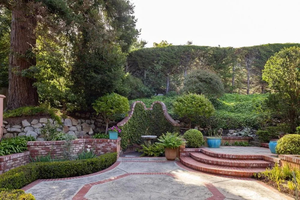 228 Lower Walden Road Carmel, CA 93923