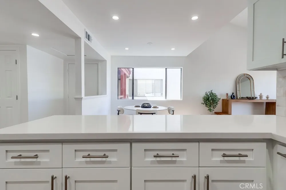 946 W 220th Street #216 Torrance, CA 90502