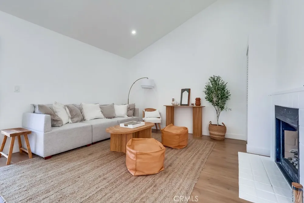 946 W 220th Street #216 Torrance, CA 90502
