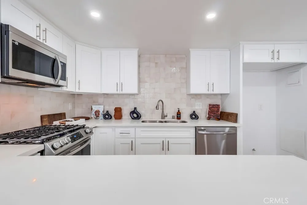 946 W 220th Street #216 Torrance, CA 90502