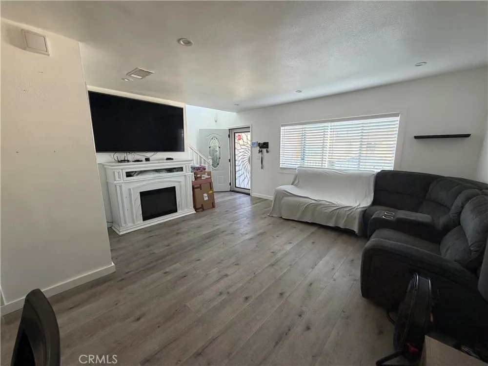 4622 W 156th Lawndale, CA 90260