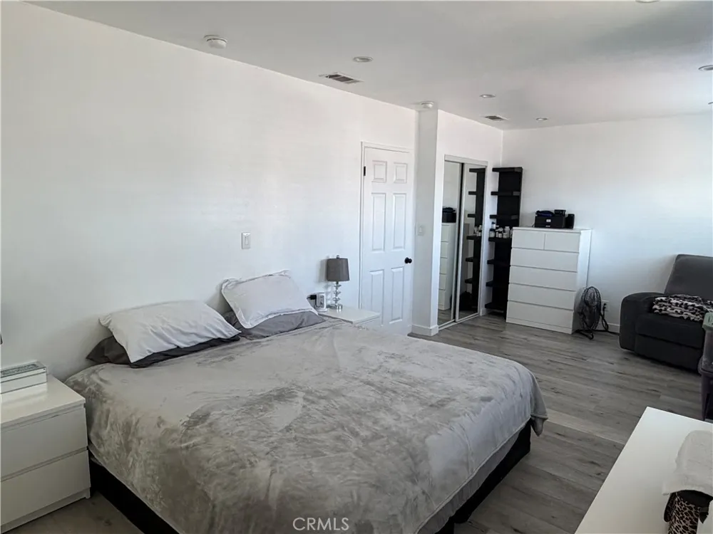 4622 W 156th Lawndale, CA 90260
