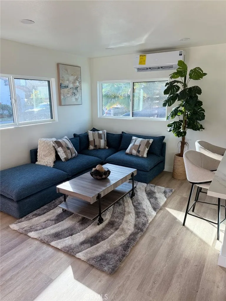 1008 Long Inglewood, CA 90302