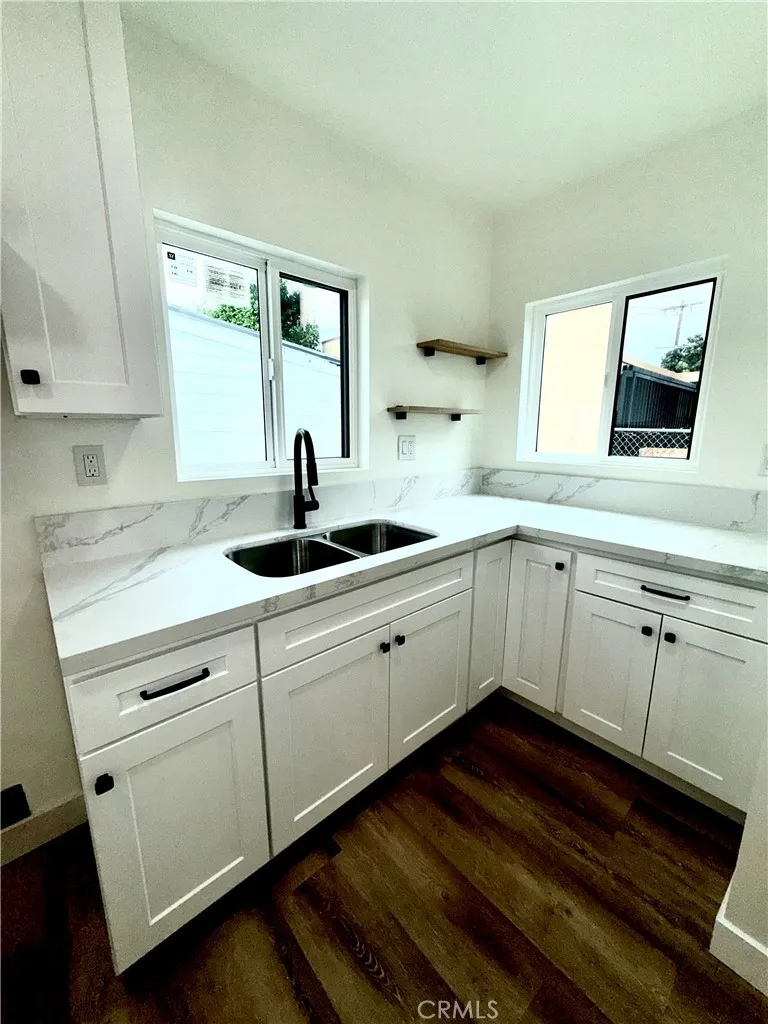 1008 Long Inglewood, CA 90302