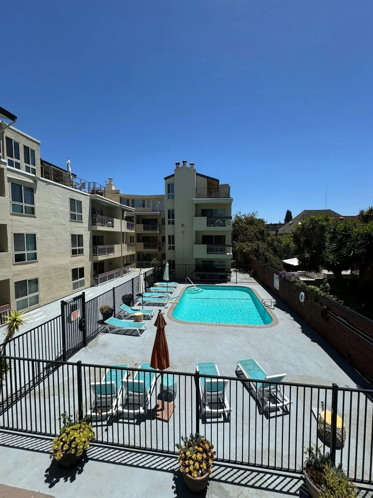 77 Fairmount Ave #220 Oakland, CA 94611