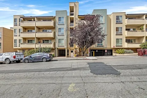 77 Fairmount Ave #220