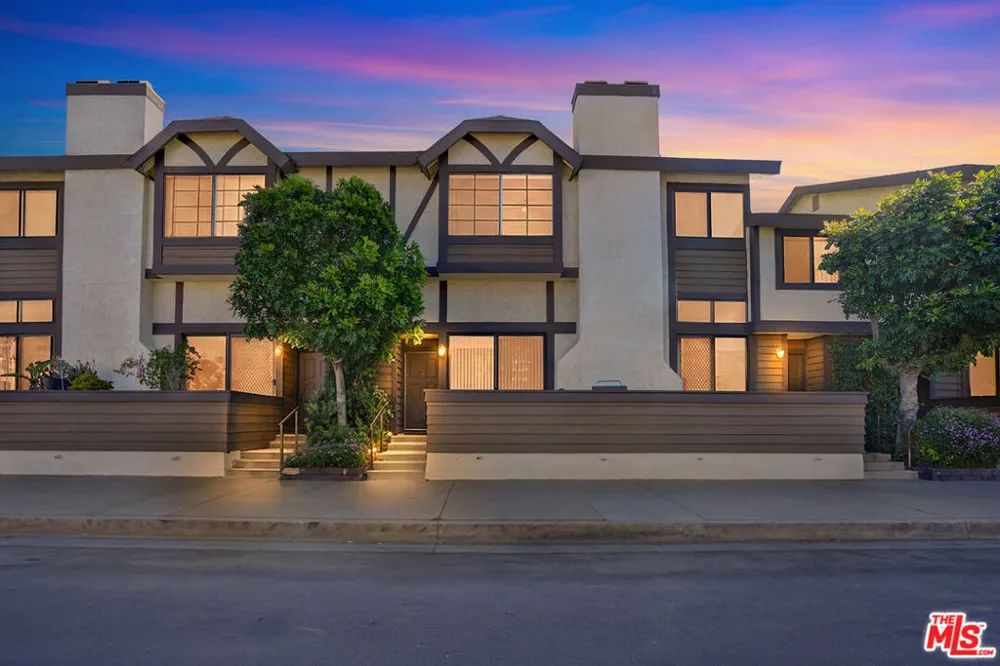 19355 Sherman Way #42 Reseda, CA 91335