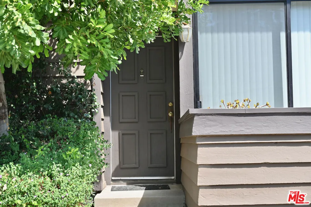 19355 Sherman Way #42 Reseda, CA 91335