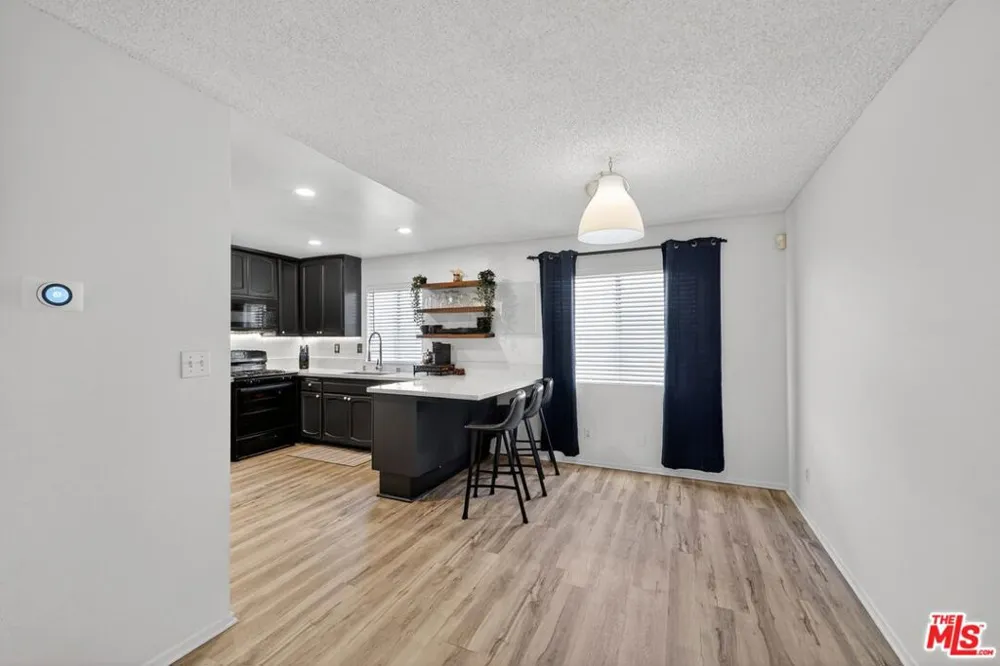 19355 Sherman Way #42 Reseda, CA 91335