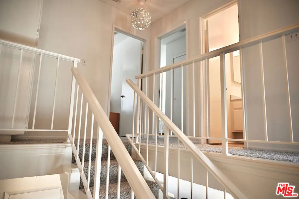 19355 Sherman Way #42 Reseda, CA 91335