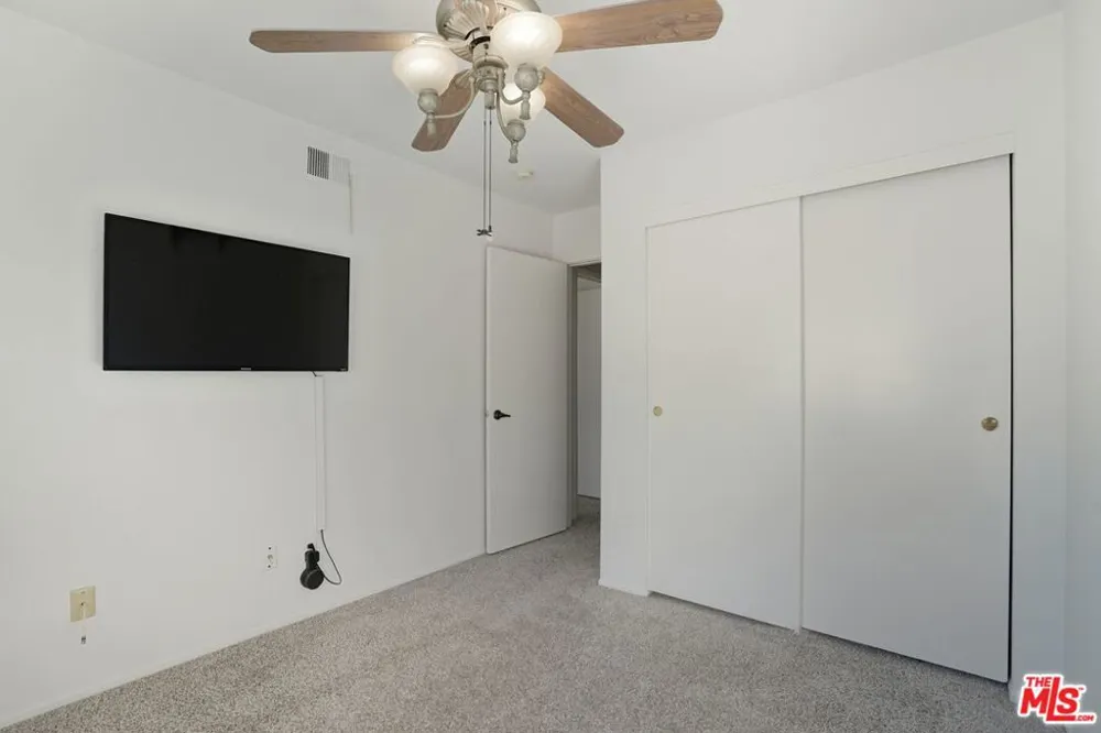 19355 Sherman Way #42 Reseda, CA 91335