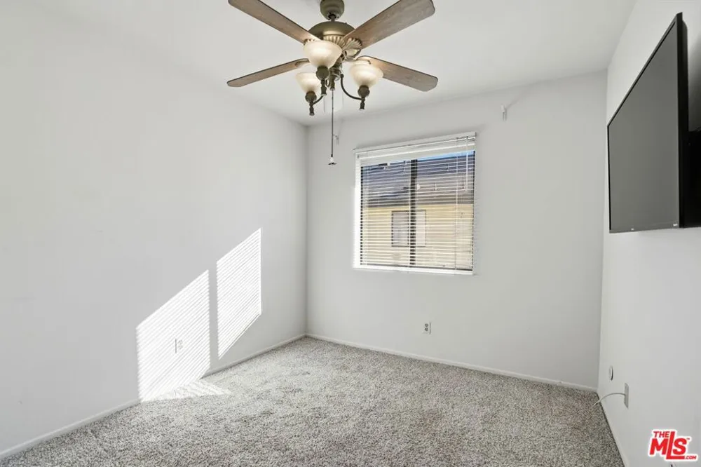 19355 Sherman Way #42 Reseda, CA 91335
