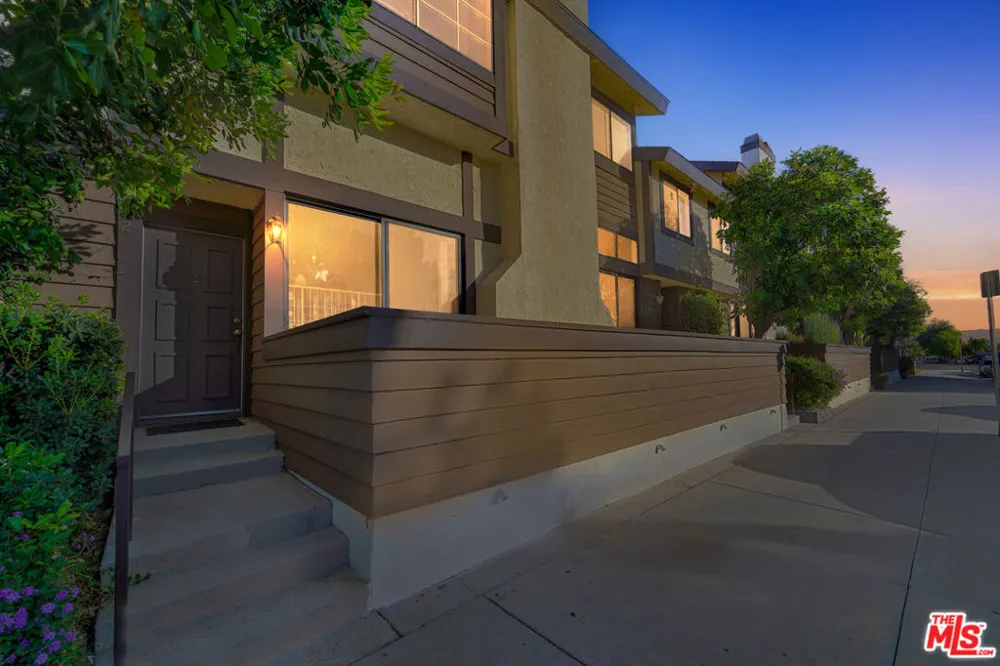 19355 Sherman Way #42 Reseda, CA 91335