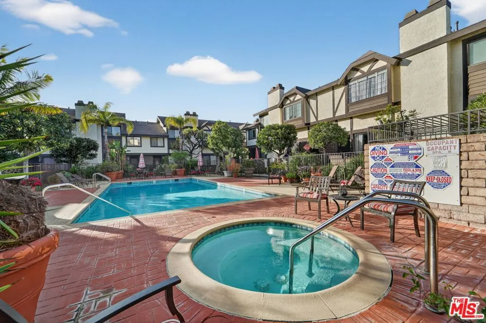 19355 Sherman Way #42 Reseda, CA 91335