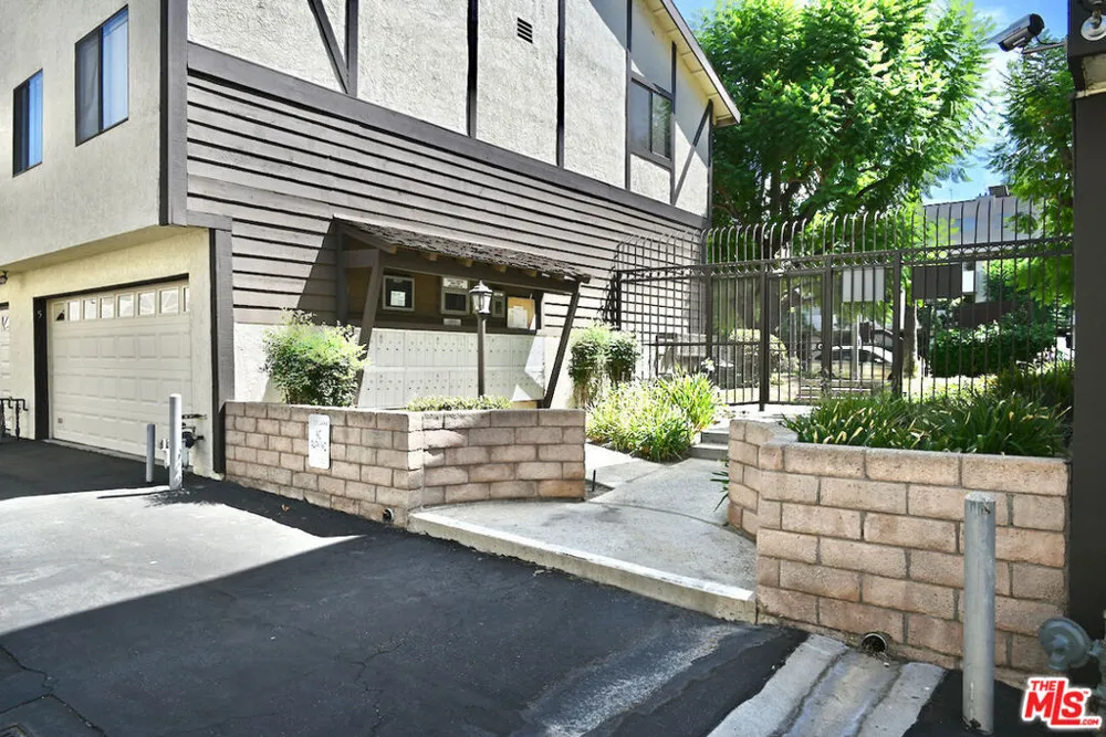 19355 Sherman Way #42 Reseda, CA 91335