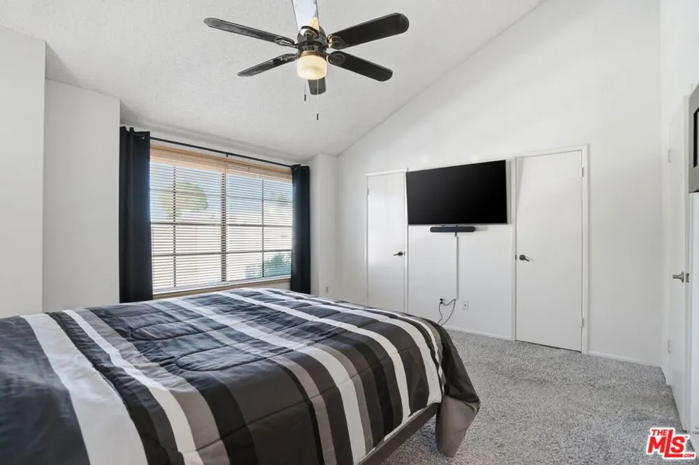 19355 Sherman Way #42 Reseda, CA 91335