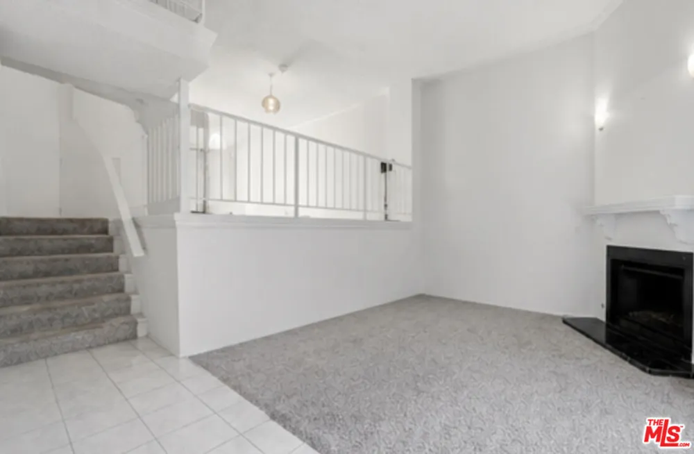 19355 Sherman Way #42 Reseda, CA 91335
