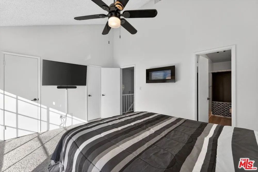 19355 Sherman Way #42 Reseda, CA 91335