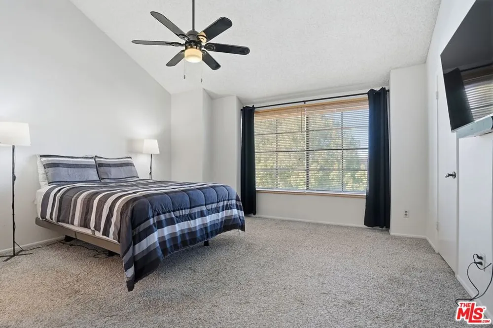 19355 Sherman Way #42 Reseda, CA 91335