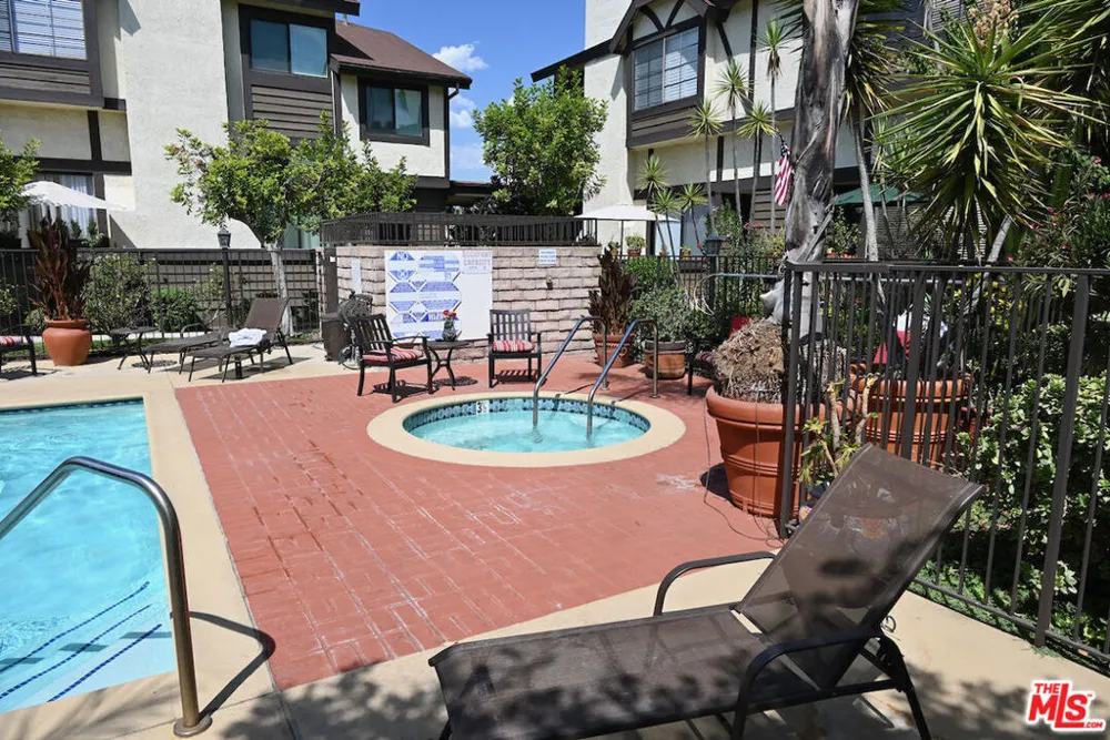 19355 Sherman Way #42 Reseda, CA 91335