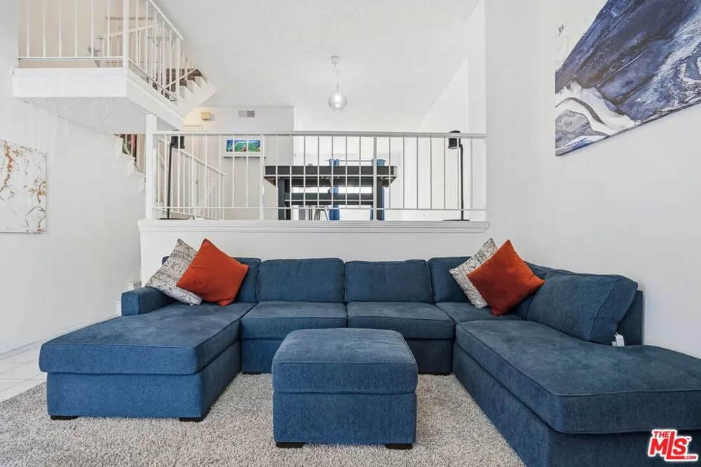 19355 Sherman Way #42 Reseda, CA 91335